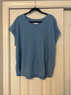 Maurices Blue V-Neck Short Sleeve Top Size XL Like New